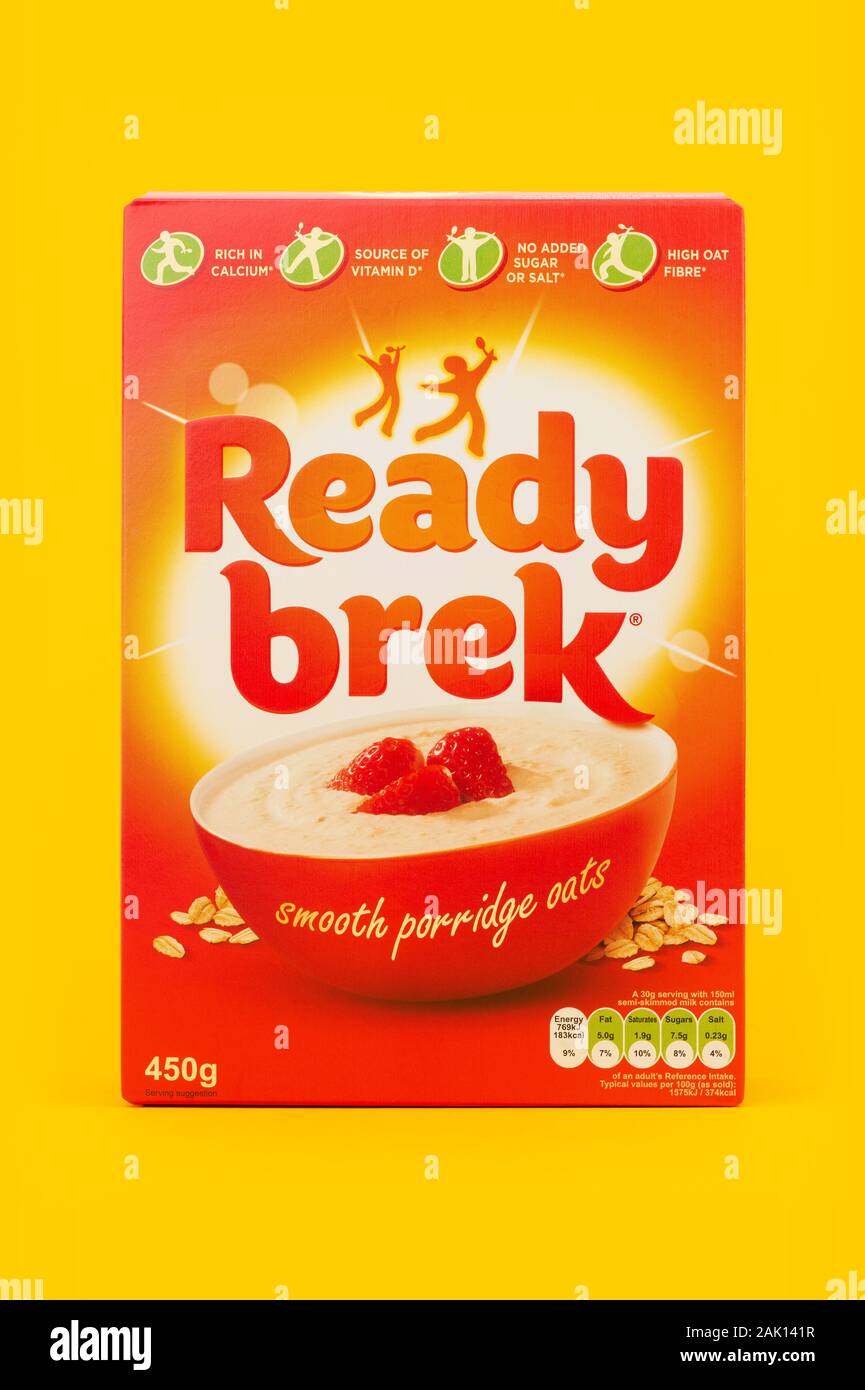 Una cassetta di pronto Brek cereale shot su sfondo giallo. Foto Stock