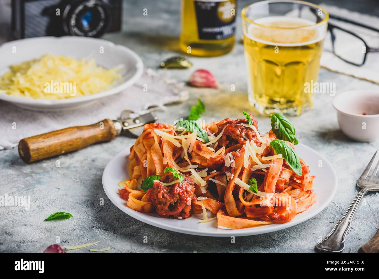 Pasta con mini polpette di carne Foto Stock