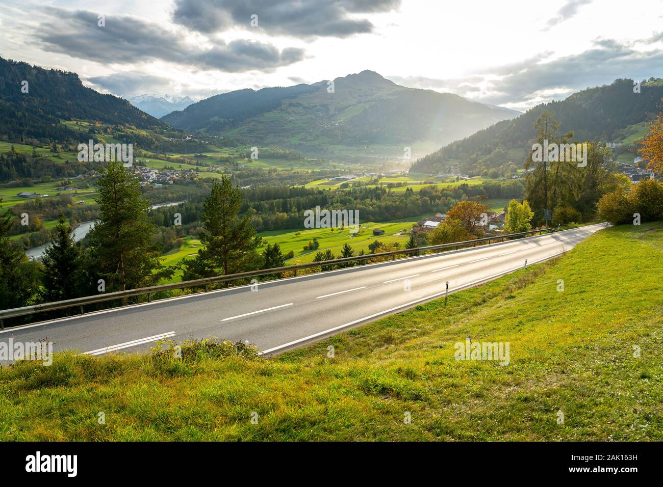 Viaggio attraverso le spettacolari vedute in Svizzera Foto Stock
