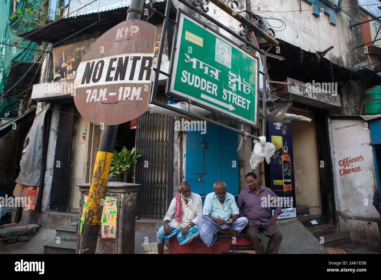 Segno per Sudder Street, una popolare area di alloggi per backpacker in Kolkata Foto Stock