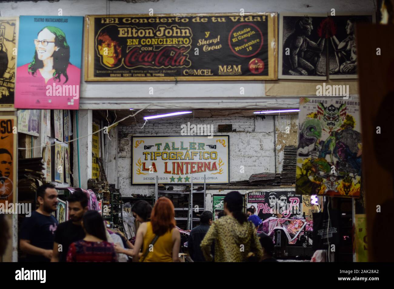 Carteles de 'La Linterna', la vecchia fabbrica di poster in Barrio San Antonio, Cali, Colombia Foto Stock