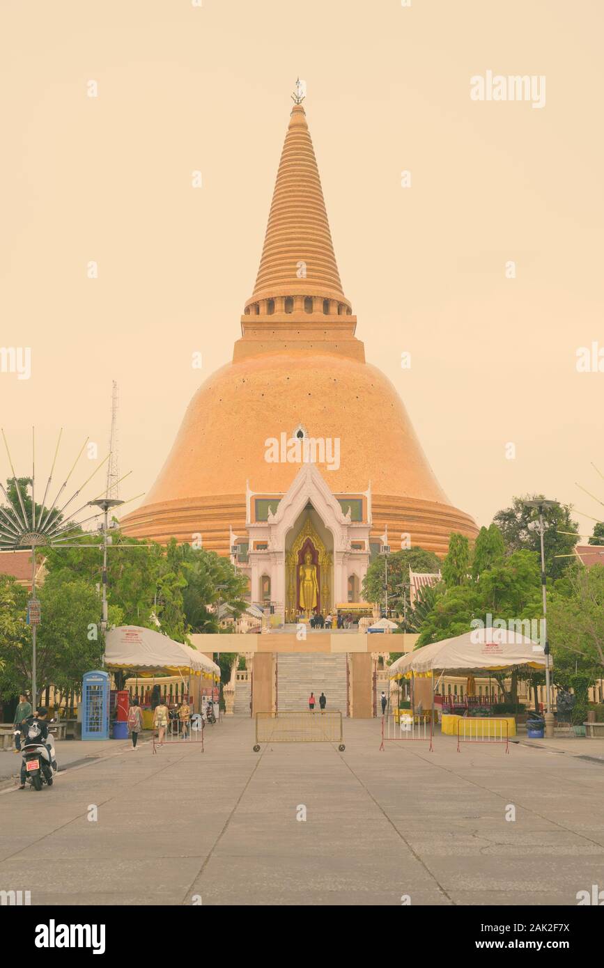 Phra Pathommachedi tempio di Nakhon Pathom, Thailandia Foto Stock