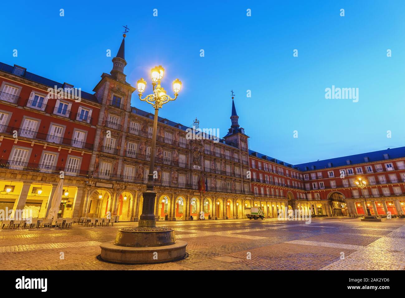 Madrid Spagna, notte dello skyline della città a Plaza Mayor Foto Stock
