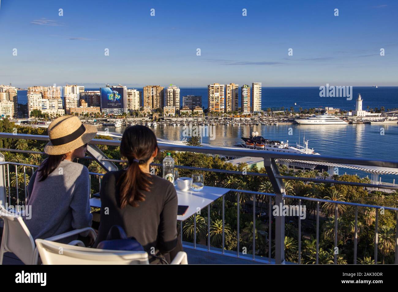 Provinz Malaga/Malaga Stadt: Hotelterrasse des 'AC Hotel Malaga Palacio' in der Altstadt, Andalusien | Utilizzo di tutto il mondo Foto Stock