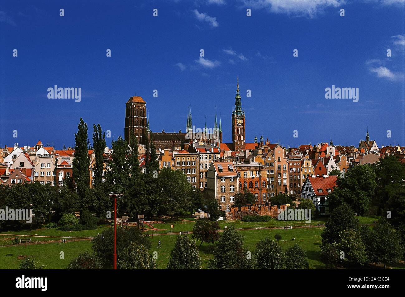 La città vecchia di Danzica, Polonia, con la chiesa di Marien e la principale città hall. Non datata (foto) | utilizzo in tutto il mondo Foto Stock