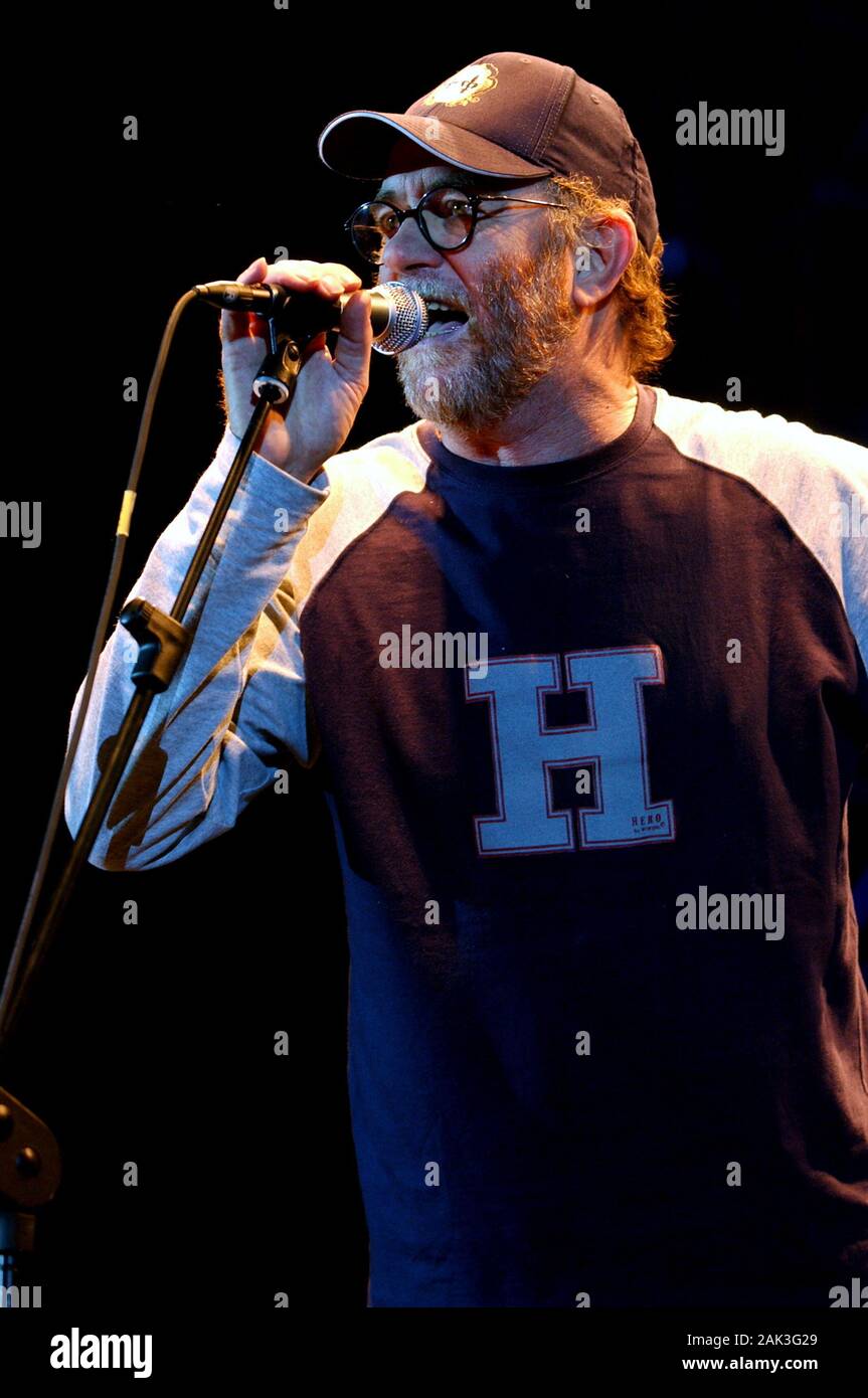 Milano 21 maggio 2005 : concerto dal vivo di Francesco De Gregori , presso il Forum Assago : il cantante Francesco De Gregori durante il concerto Foto Stock