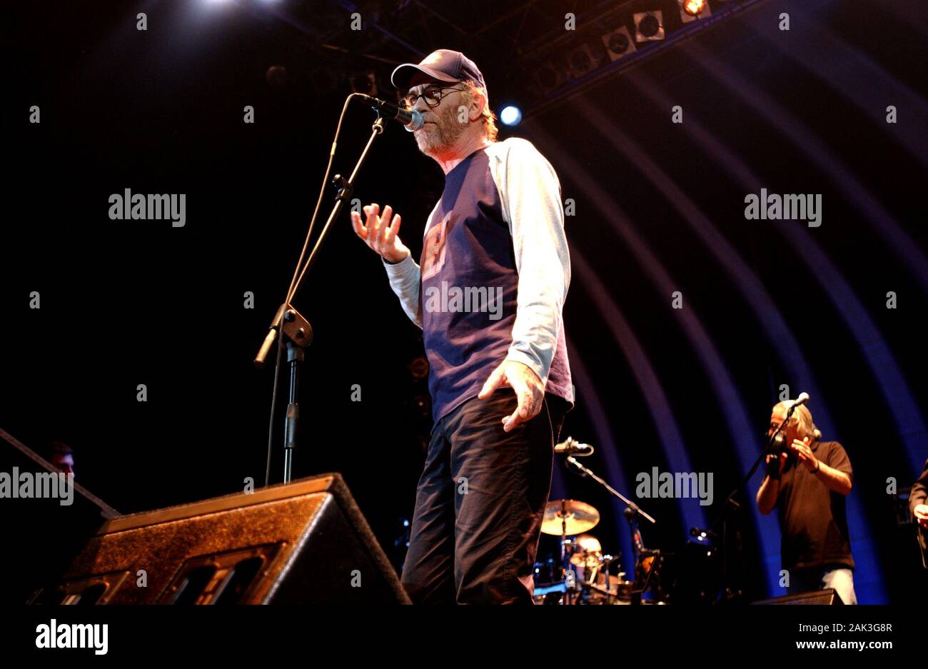 Milano 21 maggio 2005 : concerto dal vivo di Francesco De Gregori , presso il Forum Assago : il cantante Francesco De Gregori durante il concerto Foto Stock