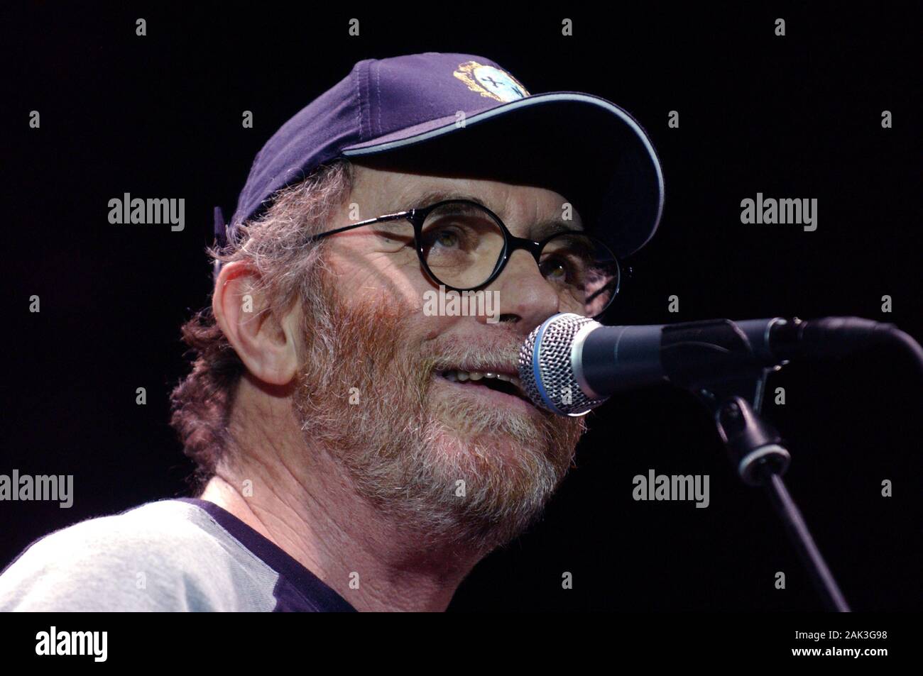 Milano 21 maggio 2005 : concerto dal vivo di Francesco De Gregori , presso il Forum Assago : il cantante Francesco De Gregori durante il concerto Foto Stock