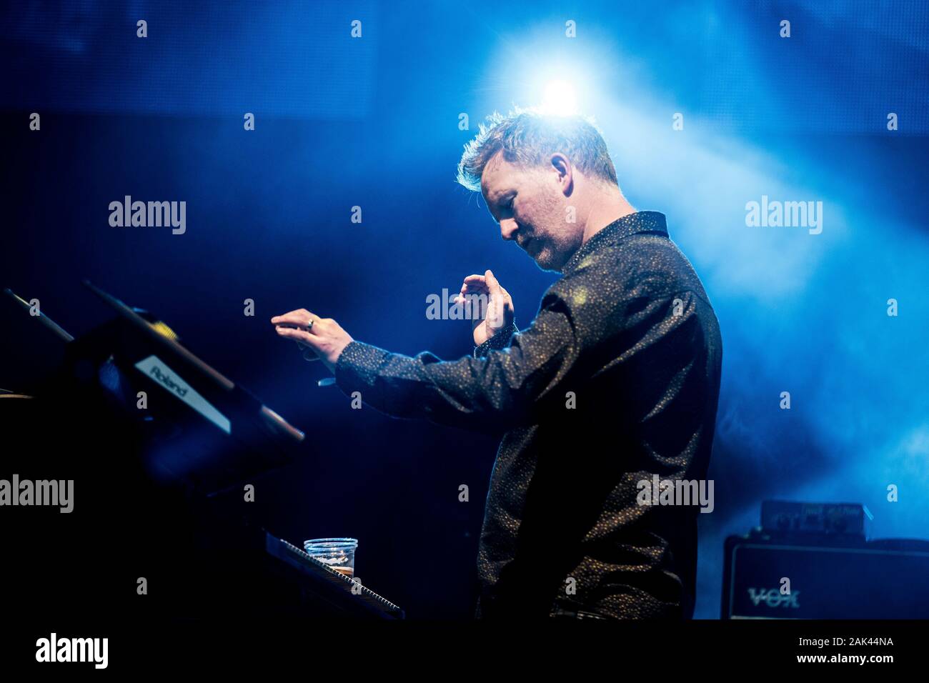 Aarhus, Danimarca. 07th, Giugno 2019. L'inglese rock band Nuovo Ordine esegue un concerto dal vivo durante la musica danese Northside festival 2019 di Aarhus. Qui il musicista Phil Cunningham è visto dal vivo sul palco. (Photo credit: Gonzales foto - Lasse Lagoni). Foto Stock