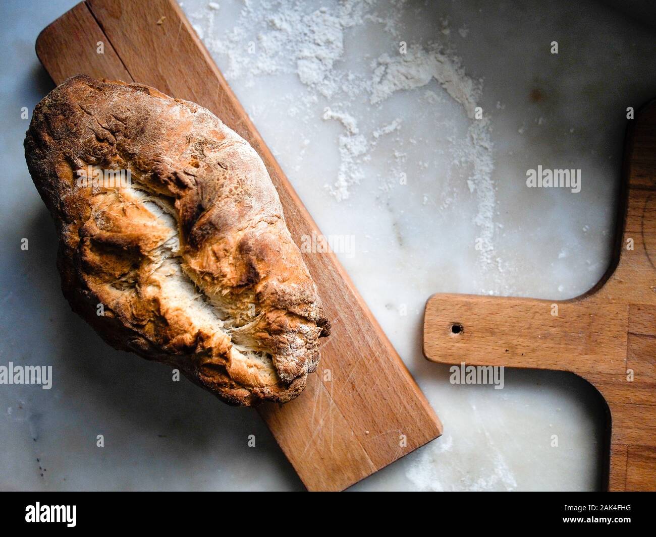 La cottura del pane a casa Foto Stock