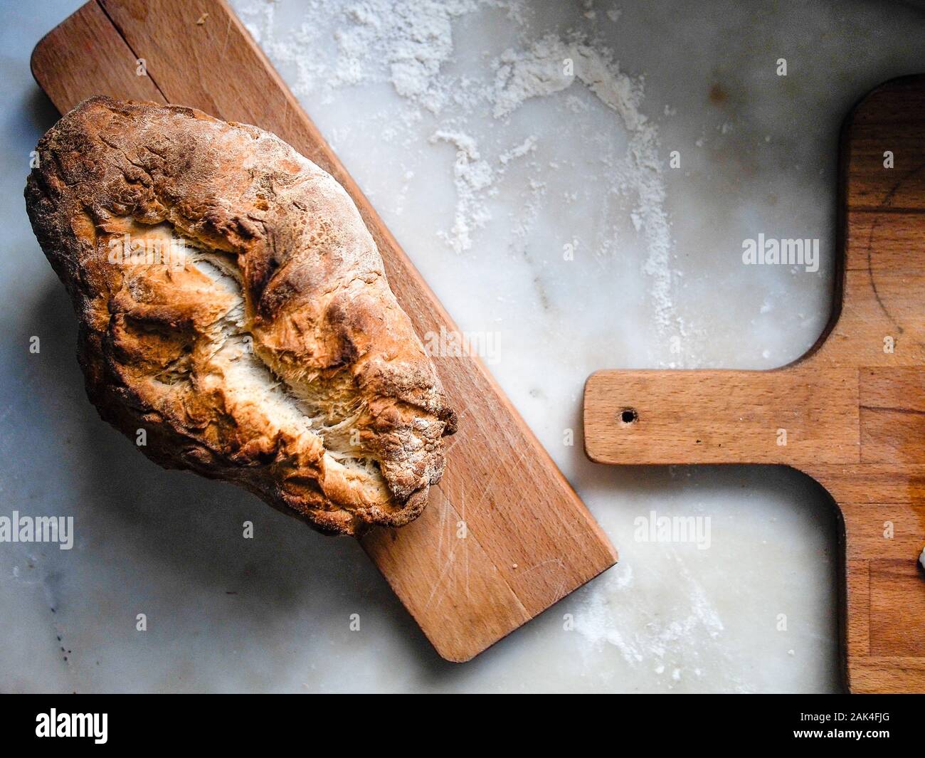 La cottura del pane a casa Foto Stock