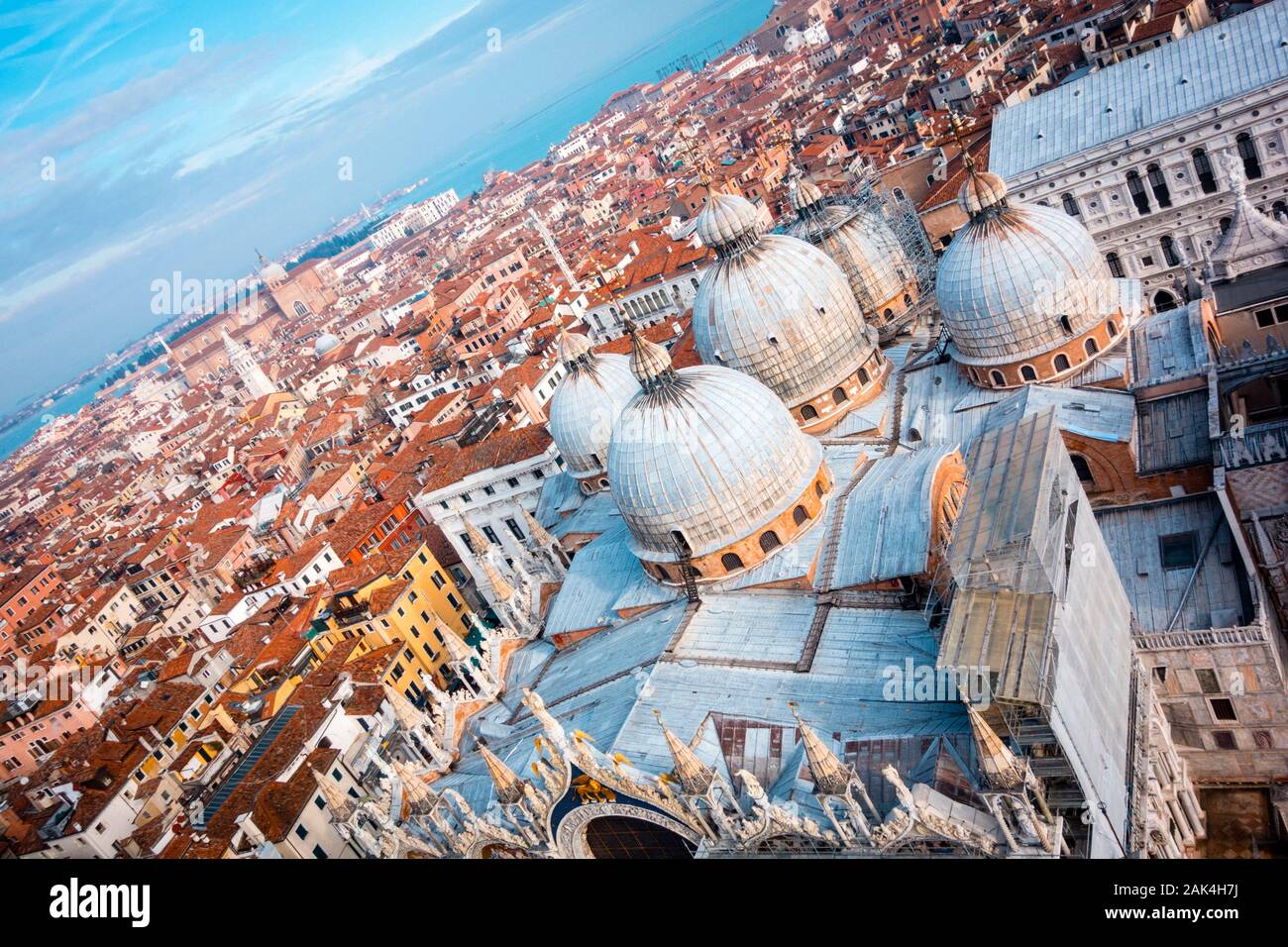 Il panorama di Venezia con la Basilica di San Marco in primo piano Foto Stock