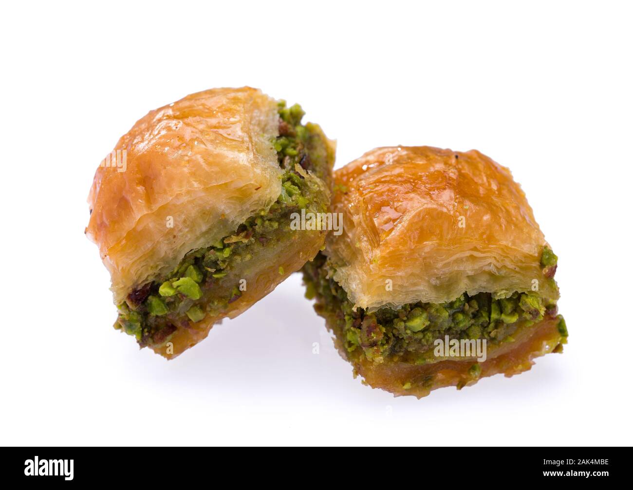 Dolce baklava su isolati su sfondo bianco Foto Stock