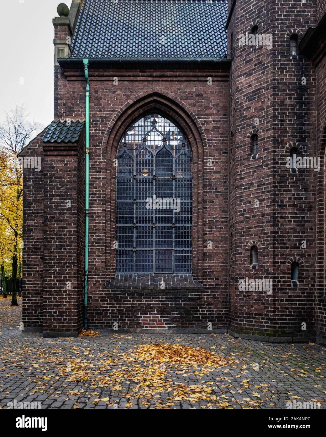 Contemporaneo di Copenaghen Centro Arte alloggiato in uno storico Nikolaj Kunsthal chiesa edificio, Copenhagen, Danimarca. Esterno facciata & Foto Stock