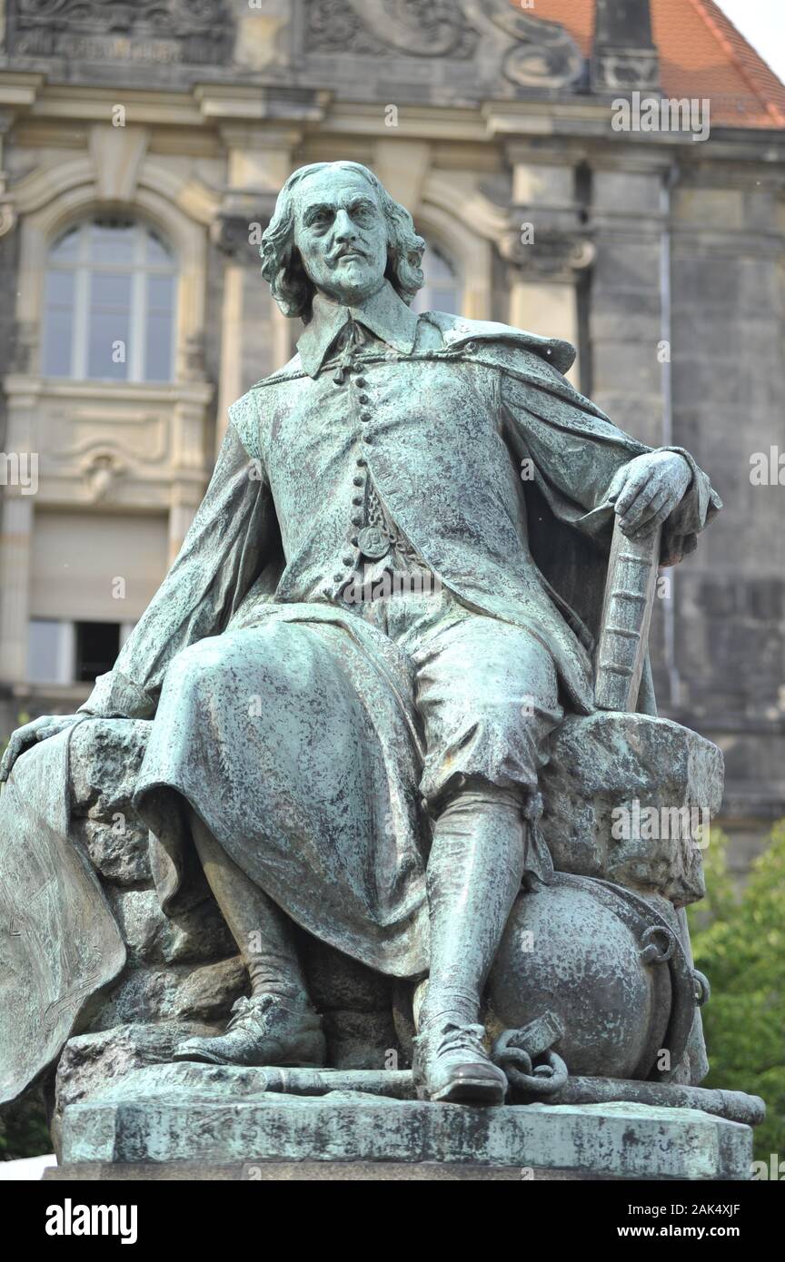 Magdeburg: Guericke Denkmal Am Alten Markt. | Utilizzo di tutto il mondo Foto Stock