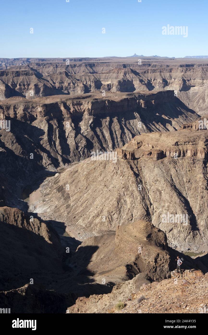 Blick ueber den Fish River Canyon (Fischfluss-Canyon) im Sueden des Landes, Namibia | Utilizzo di tutto il mondo Foto Stock