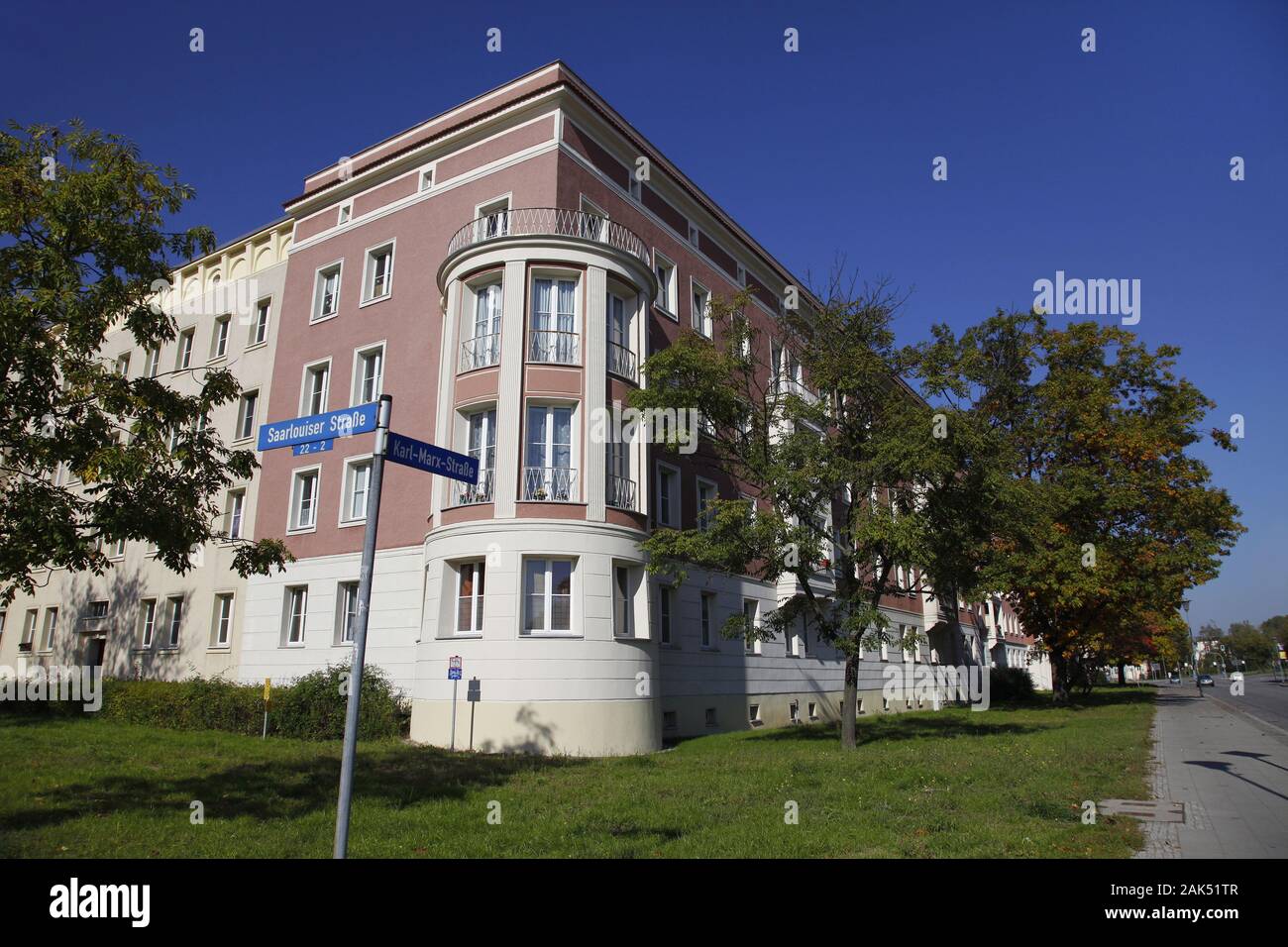 Eisenhüttenstadt, Wohnhaus Ecke Karl-Marx-Straße/Saarlouiser Straße, Spreewald | Utilizzo di tutto il mondo Foto Stock