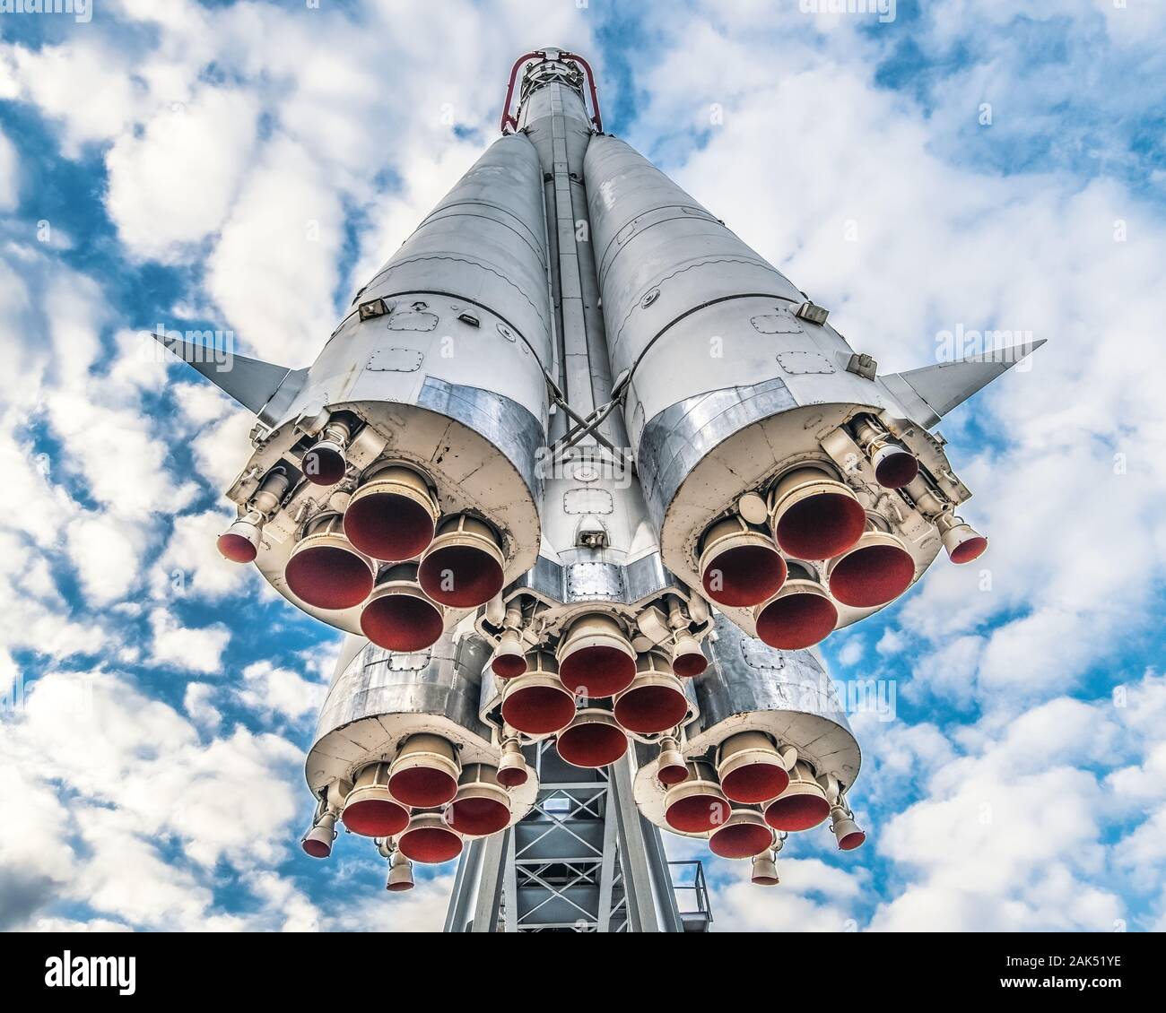 Il primo al mondo manned space rocket "Vostok" in una mostra nella città di Mosca, Russia 2019-10-05. Foto Stock