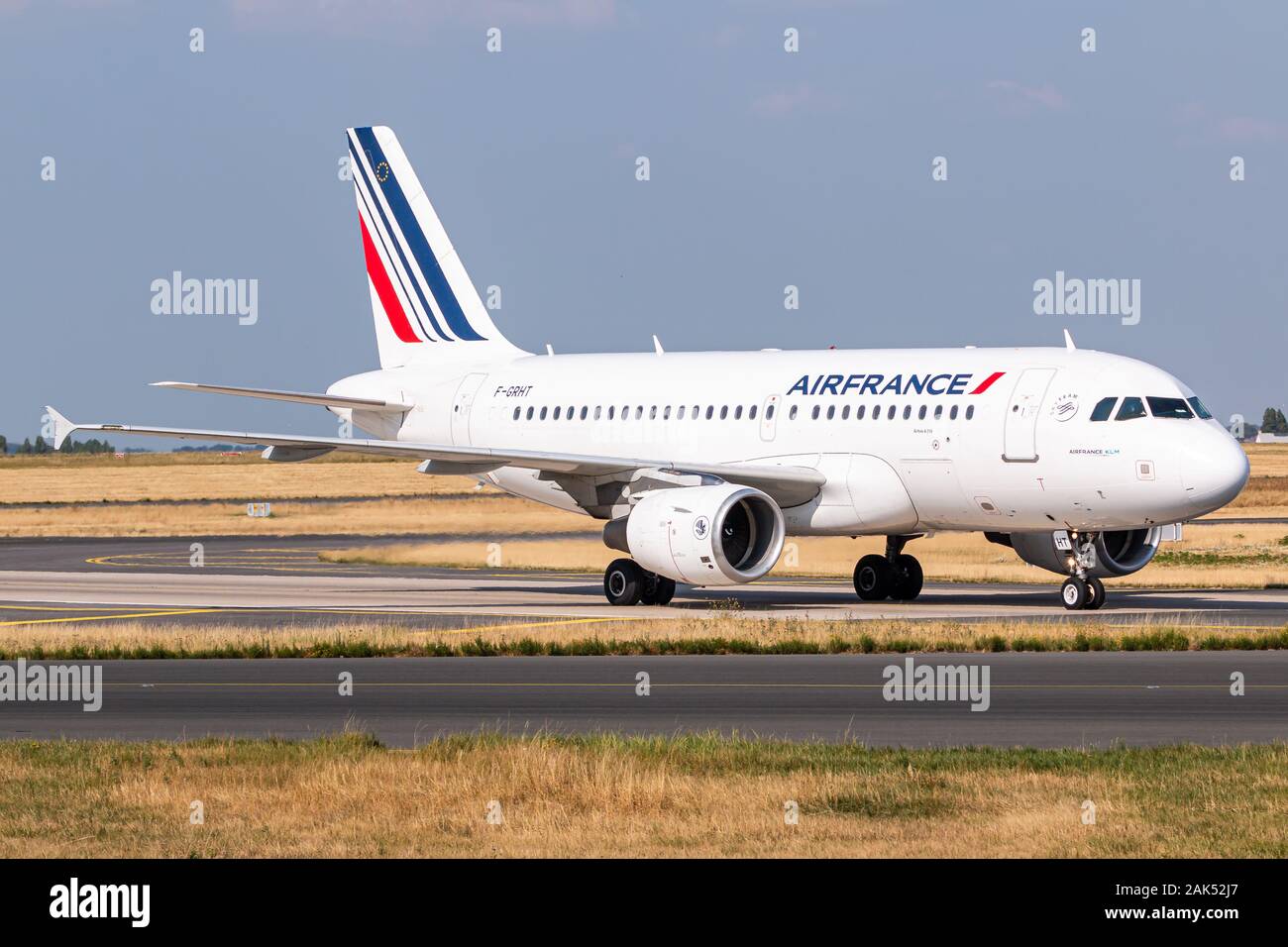 Parigi, Francia - Agosto 16, 2018: Air France Airbus A319 in aereo all'aeroporto di Parigi Charles de Gaulle (CDG) in Francia. Airbus è una costruzione di aeromobili Foto Stock