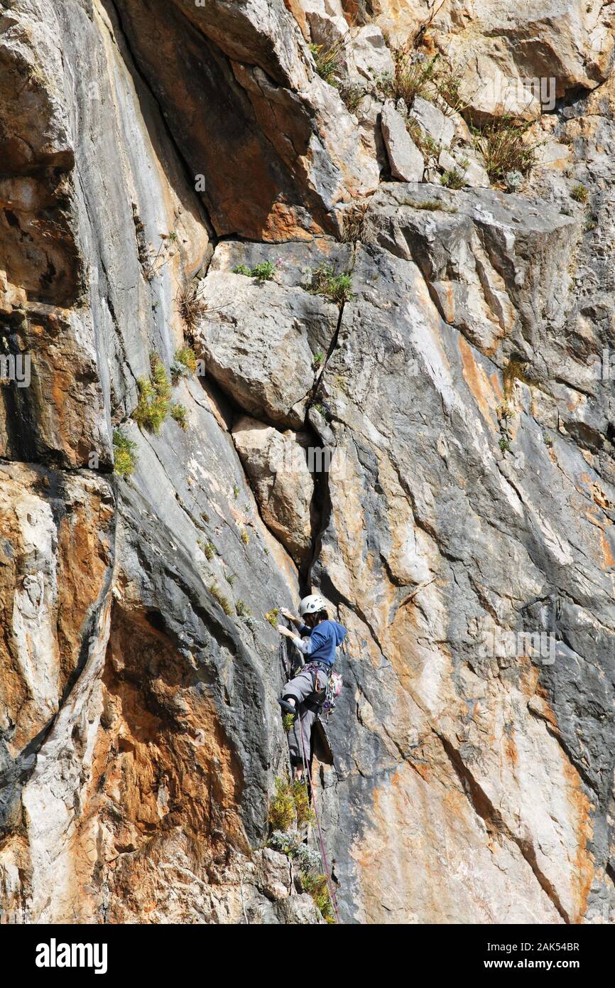 Cheddar: Klettern in der Felsschlucht Cheddar Gorge, Suedengland | Utilizzo di tutto il mondo Foto Stock