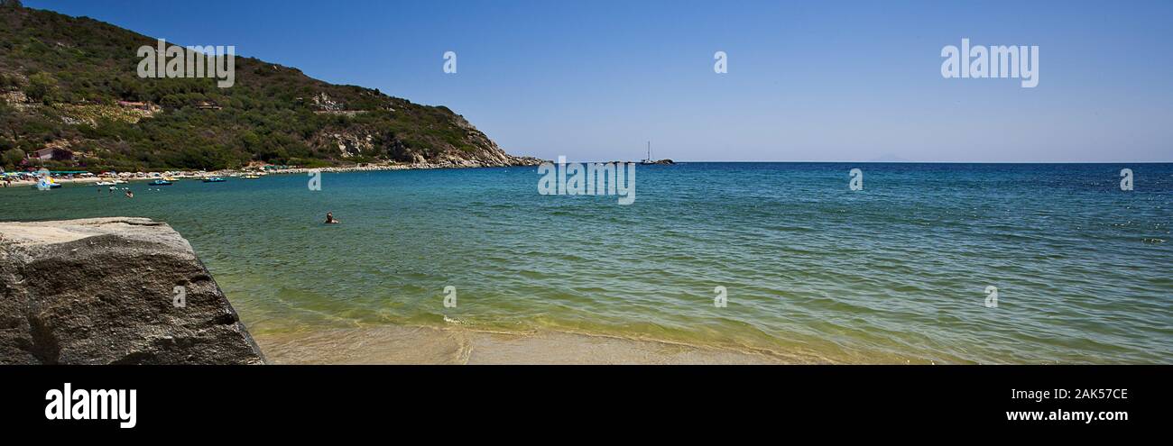Provinz Livorno: Elba, Blick vom Strand Spiaggia di Cavoli auf Kueste und Mittelmeer, Toskana | Utilizzo di tutto il mondo Foto Stock