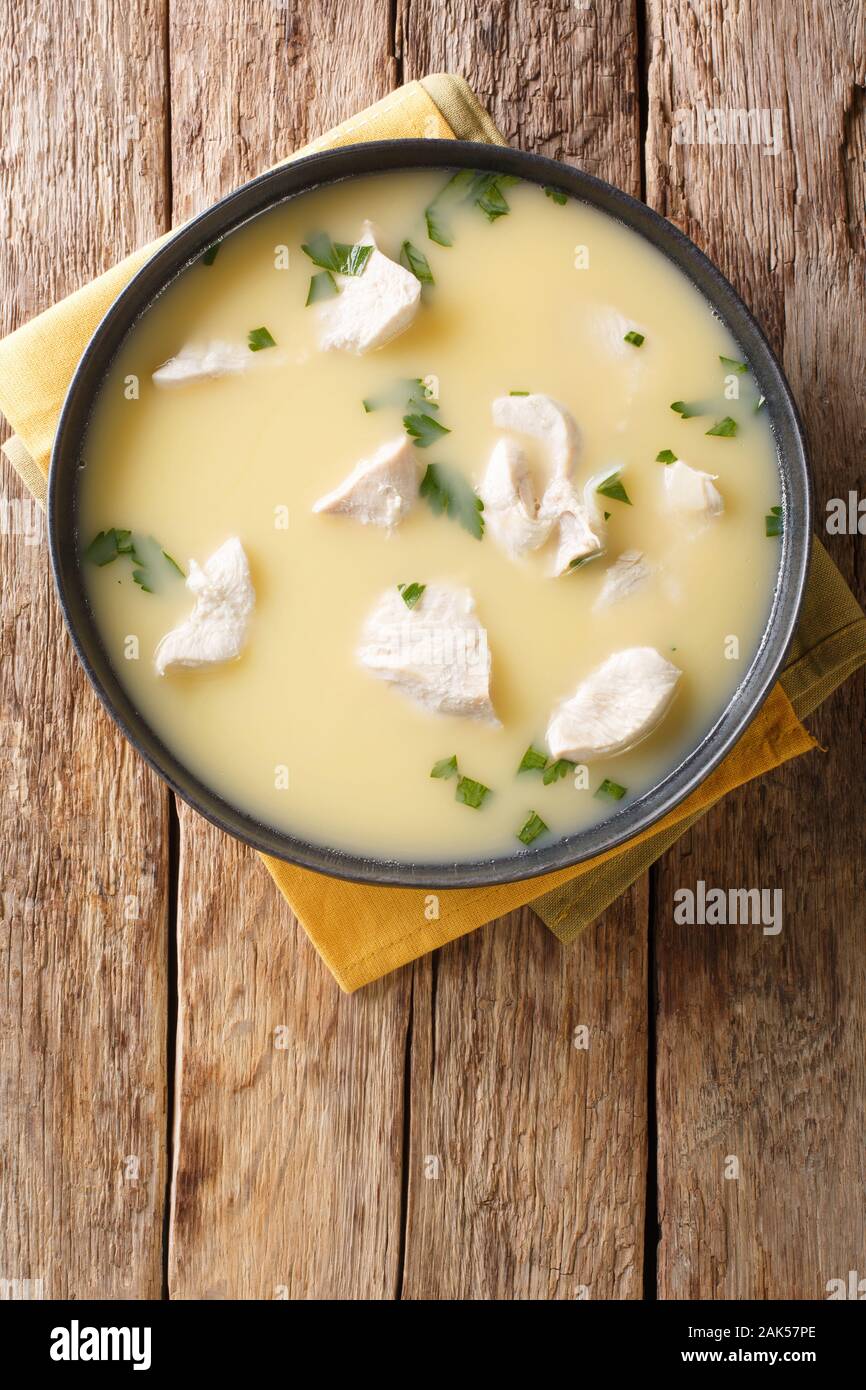 Chikhirtma è una saporita e sostanziosa zuppa georgiana che si crede di essere una grande sbornia di cura. Esso è costituito da pezzi di pollo, cipolla, uova di close-up Foto Stock