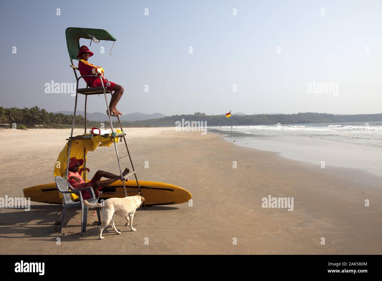 Bundesstaat Goa: Baywatching an der Mobor Beach in Panaji, Indien | Utilizzo di tutto il mondo Foto Stock
