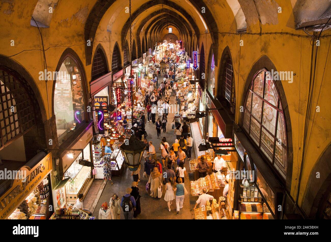 Stadtteil Eminoenue: Blick in den Gewuerzmarkt, Istanbul | Utilizzo di tutto il mondo Foto Stock