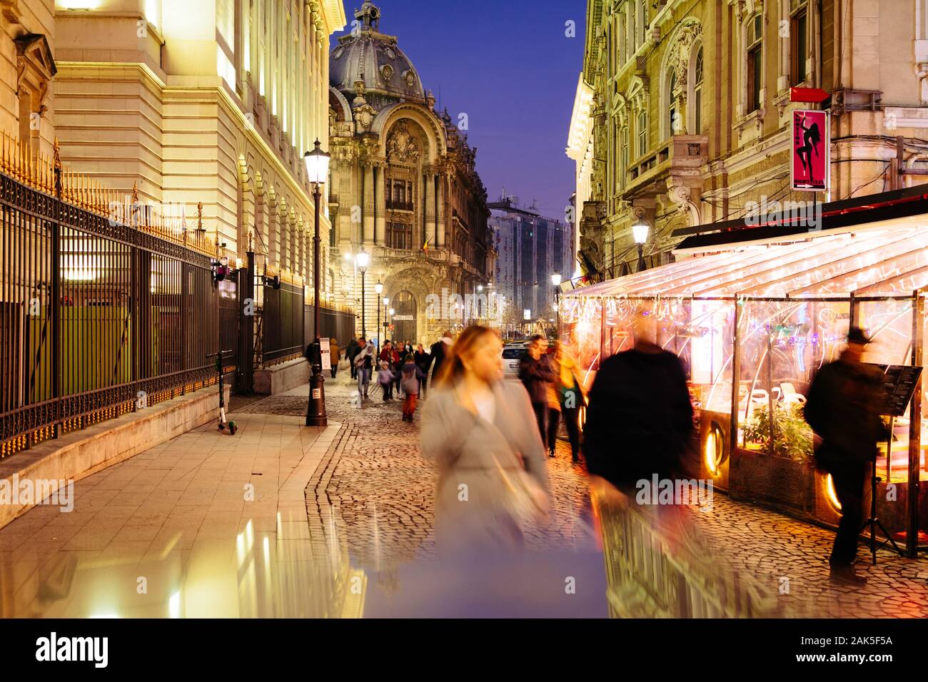 Bucarest, Romania - Dic 14, 2019: la città vecchia di Bucarest. La parte vecchia della città di Bucarest, chiamato anche Lipscani. La Romania Foto Stock