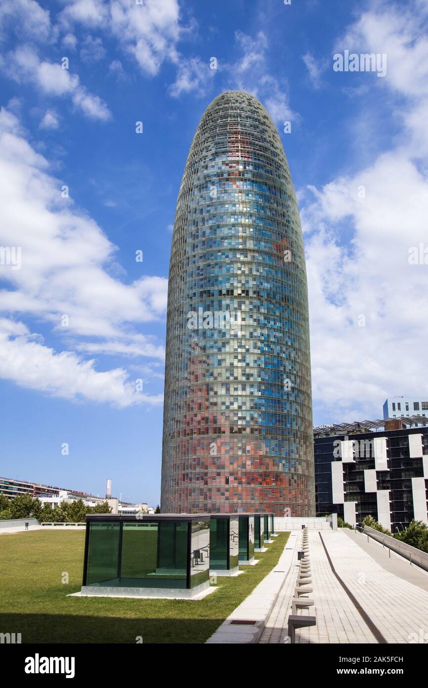 Plaça de les Glories Catalanes: Torre Agbar, futuristische Architektur von Jean Nouvel, Barcellona | Utilizzo di tutto il mondo Foto Stock