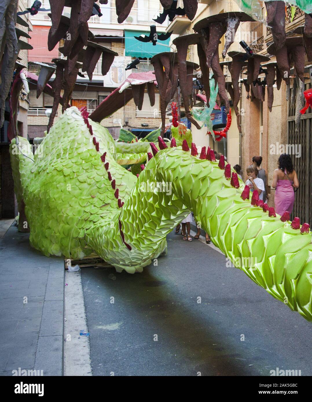 Festa Major de Gracia: geschmueckte Strassenzuege im Stadtteil Gracia, Barcellona | Utilizzo di tutto il mondo Foto Stock