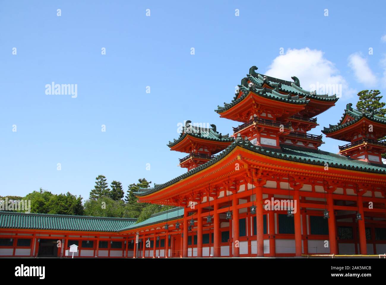 Rosso Heian Jingu santuario a Kyoto, Giappone Foto Stock