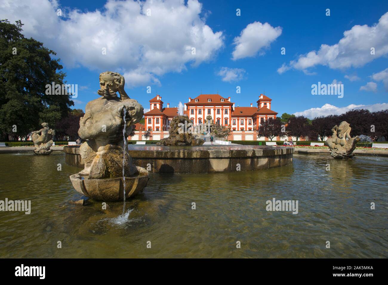 Stadtteil Troja: Schloss Troja, Blick auf Brunnen und Gartenfasssade, Prag | Utilizzo di tutto il mondo Foto Stock