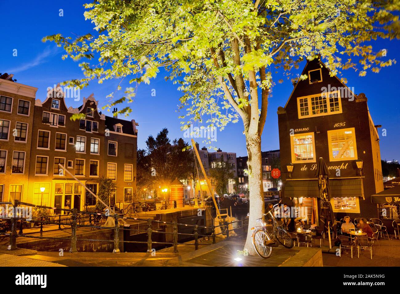 Il Cafe de Sluyswacht in der Jodenbreestraat 1, Amsterdam | Utilizzo di tutto il mondo Foto Stock