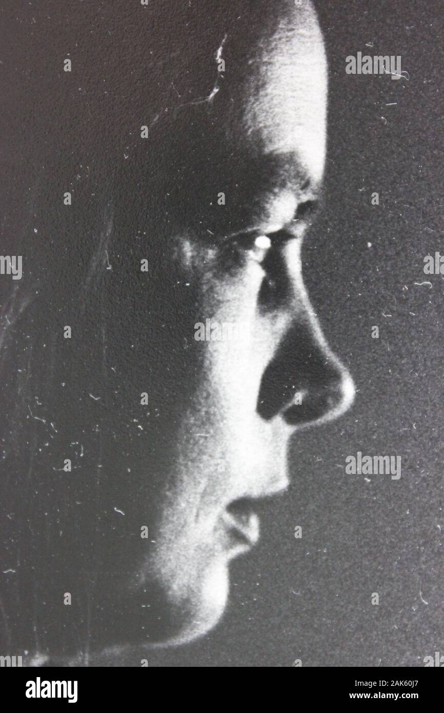 Fine anni '70 in bianco e nero fotografia vintage del profilo di una donna Foto Stock