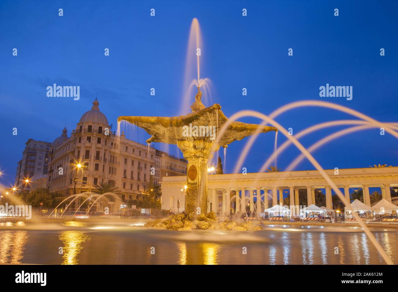 Foggia: Piazza Cavour mit Fontana del Sele und Villa Comunale Apulien | Utilizzo di tutto il mondo Foto Stock
