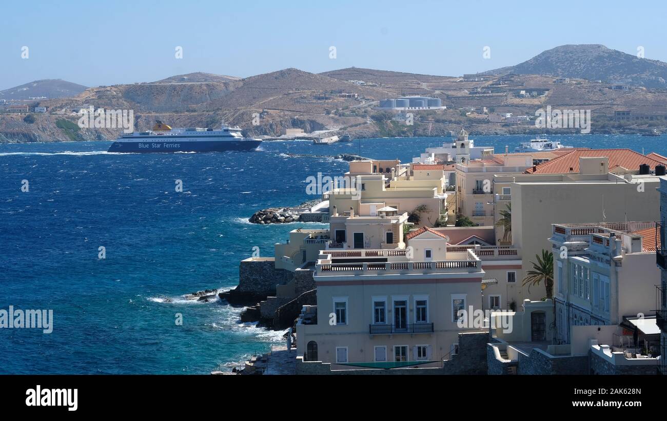 Un blue star ferry sailing in Syros port Foto Stock