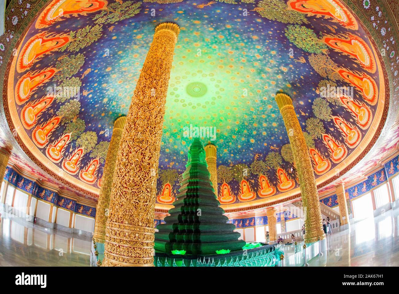 Il Wat Pak Nam tempio in Thonburi nei pressi della città di Bangkok in Thailandia in Southest Asia. Thailandia, Bangkok, Novembre 2019 Foto Stock