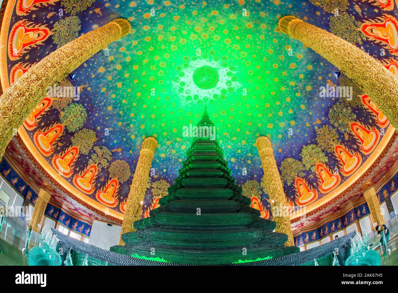 Il Wat Pak Nam tempio in Thonburi nei pressi della città di Bangkok in Thailandia in Southest Asia. Thailandia, Bangkok, Novembre 2019 Foto Stock