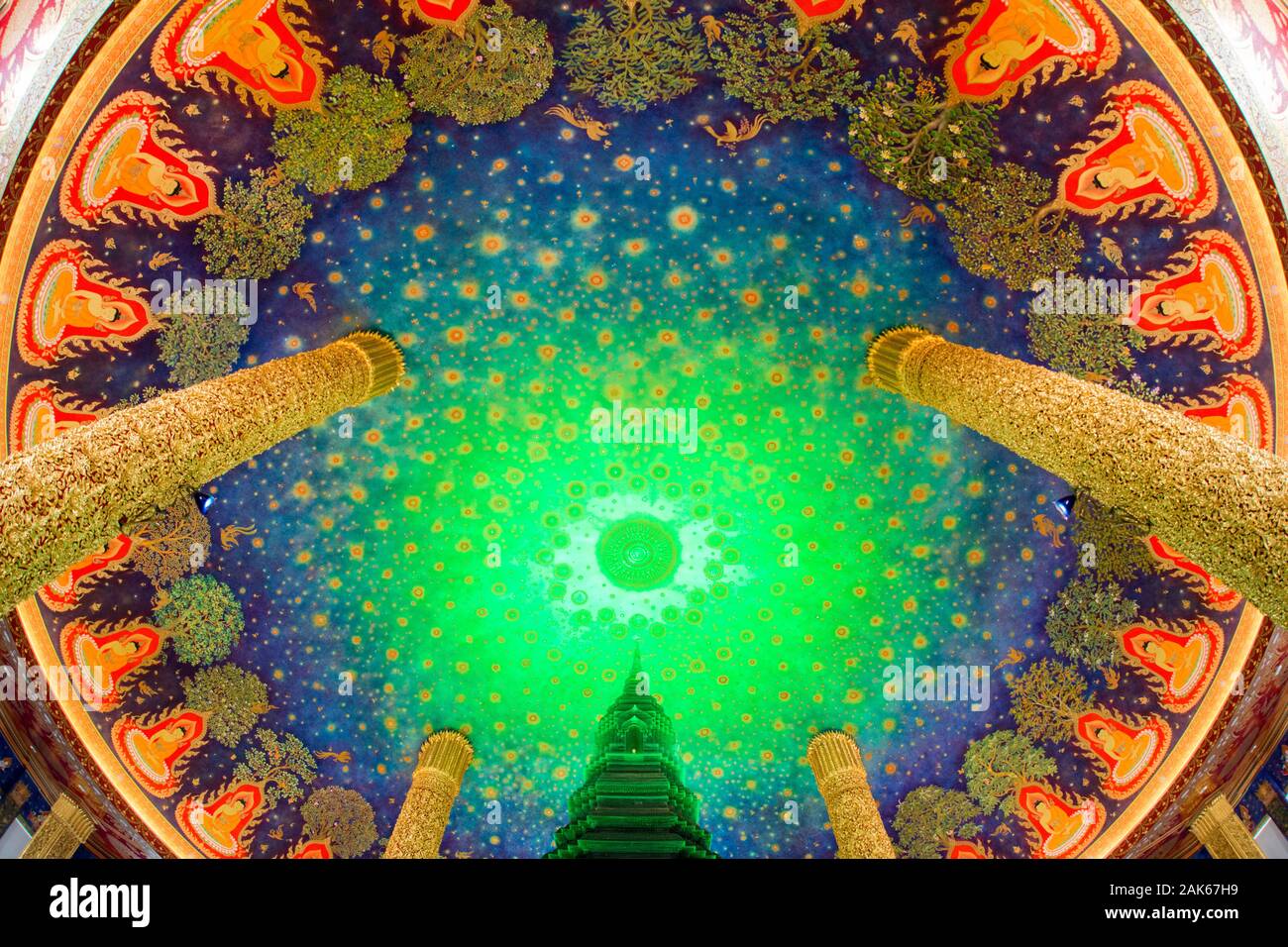 Il Wat Pak Nam tempio in Thonburi nei pressi della città di Bangkok in Thailandia in Southest Asia. Thailandia, Bangkok, Novembre 2019 Foto Stock