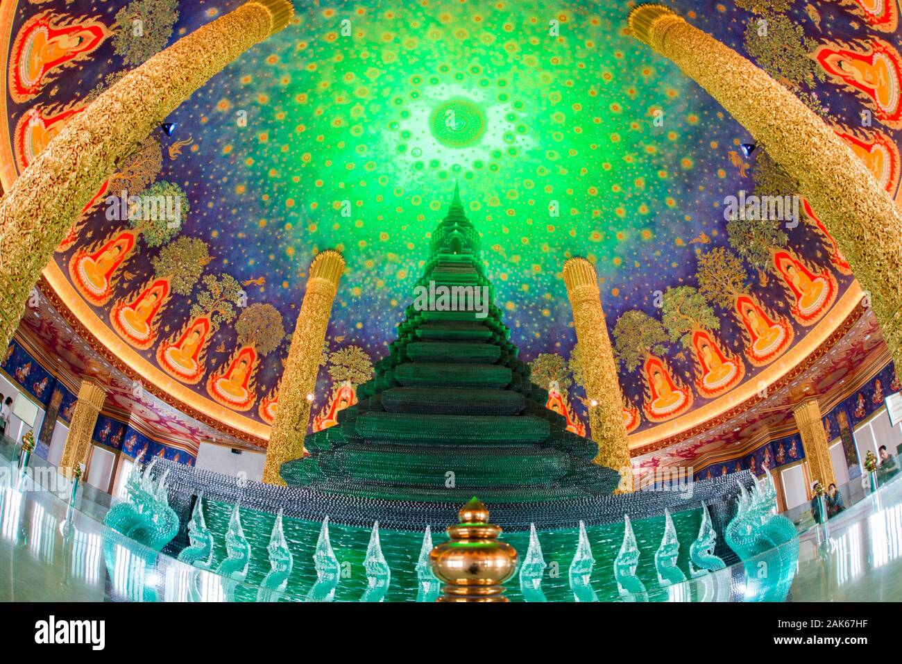 Il Wat Pak Nam tempio in Thonburi nei pressi della città di Bangkok in Thailandia in Southest Asia. Thailandia, Bangkok, Novembre 2019 Foto Stock