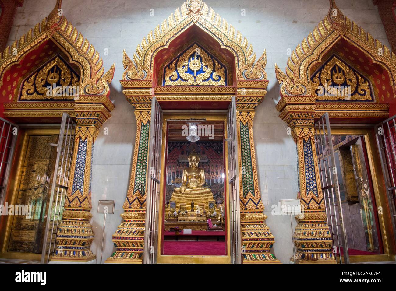 Il Wat Pak Nam tempio in Thonburi nei pressi della città di Bangkok in Thailandia in Southest Asia. Thailandia, Bangkok, Novembre 2019 Foto Stock