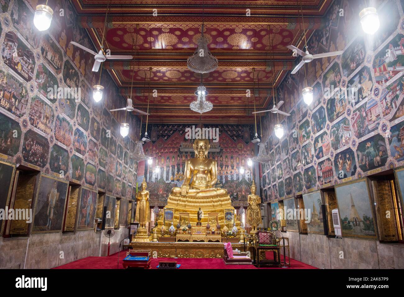 Il Wat Pak Nam tempio in Thonburi nei pressi della città di Bangkok in Thailandia in Southest Asia. Thailandia, Bangkok, Novembre 2019 Foto Stock