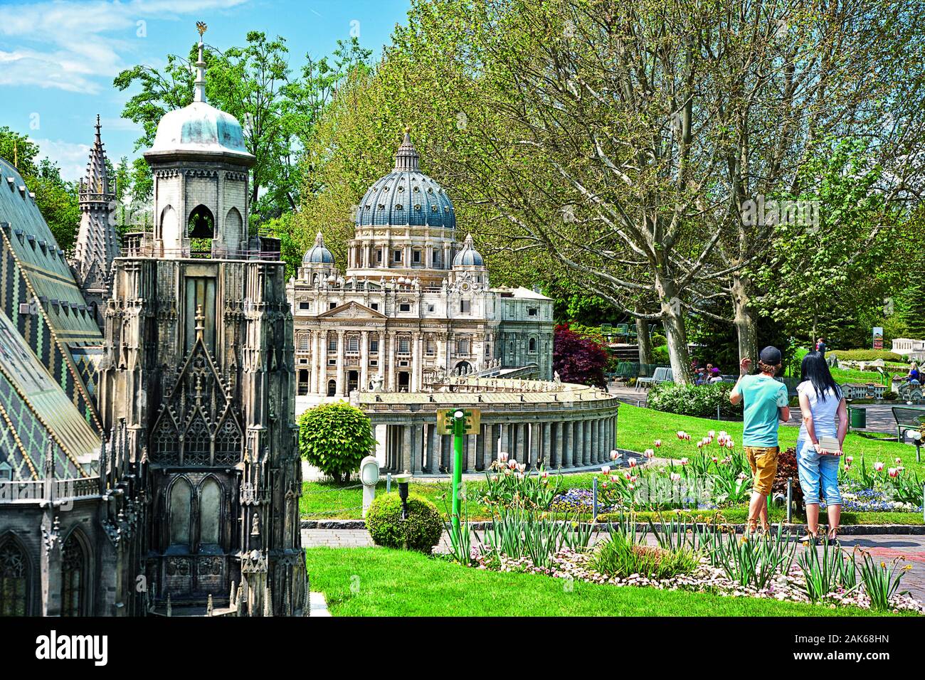 Klagenfurt: Minimundus, Miniaturenpark mit den Miniaturmodellen von Stephansdom und Petersdom, Carinzia | Utilizzo di tutto il mondo Foto Stock