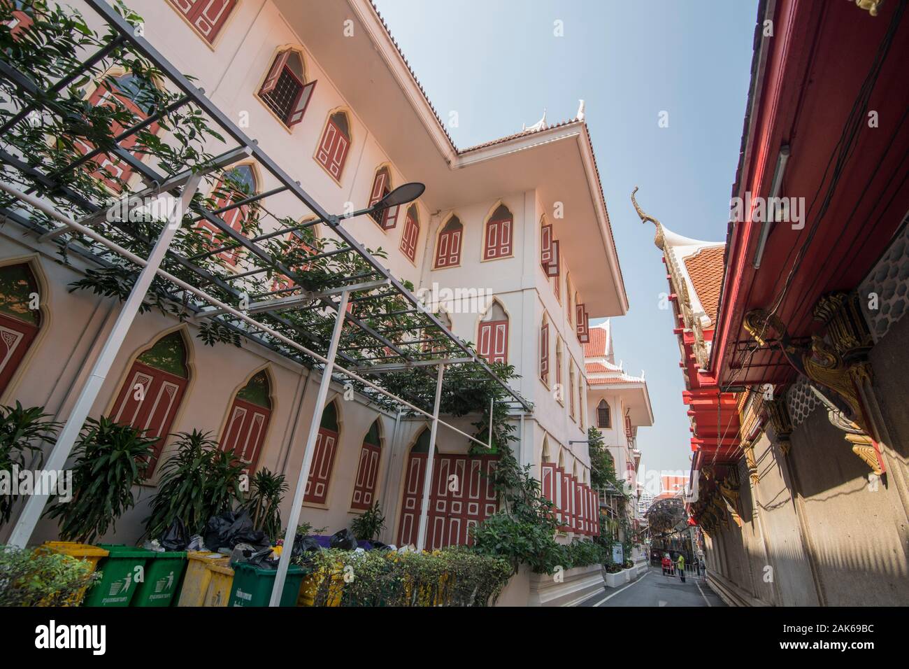 Il Wat Pak Nam tempio in Thonburi nei pressi della città di Bangkok in Thailandia in Southest Asia. Thailandia, Bangkok, Novembre 2019 Foto Stock