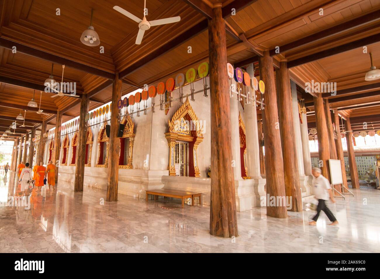 Il Wat Pak Nam tempio in Thonburi nei pressi della città di Bangkok in Thailandia in Southest Asia. Thailandia, Bangkok, Novembre 2019 Foto Stock