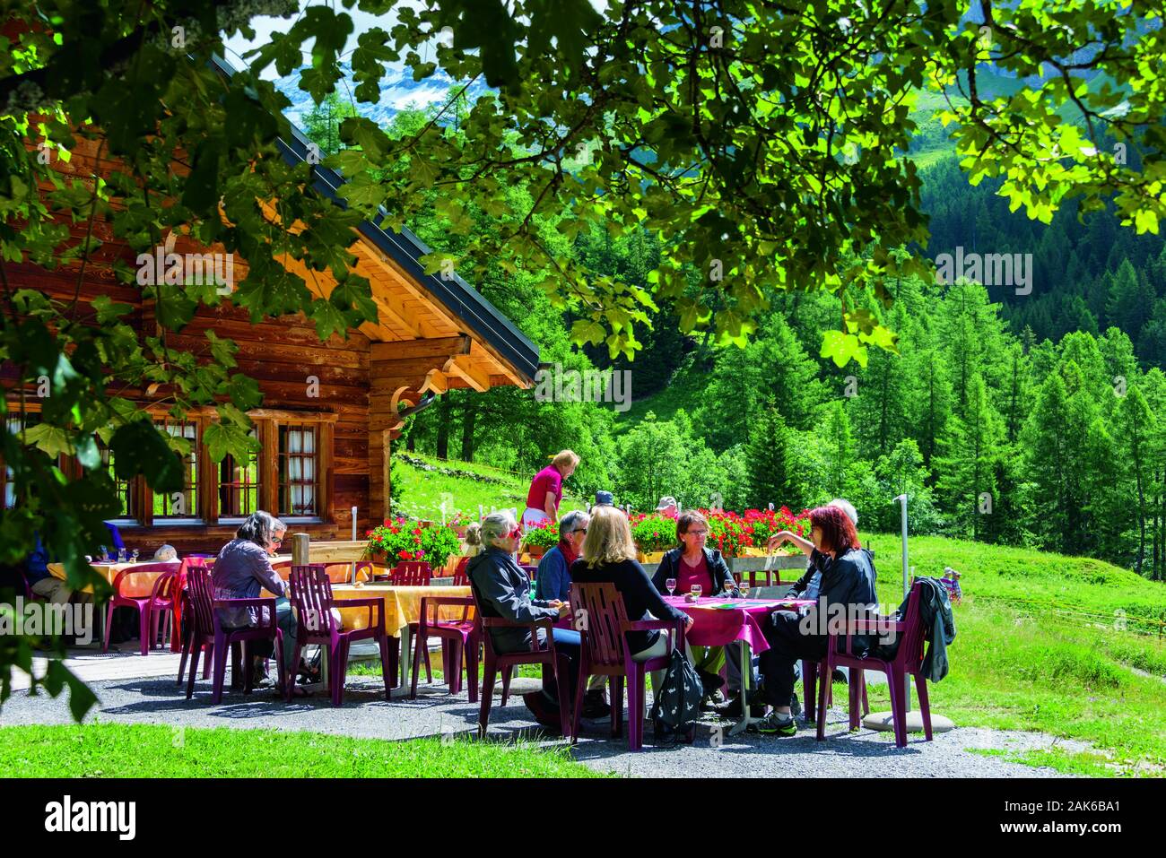 Kanton Wallis: Leukerbad, Ausflugslokal 'Buljes', erreichbar ueber den Quellensteg oder den Wasserfallweg, Schweiz | Utilizzo di tutto il mondo Foto Stock