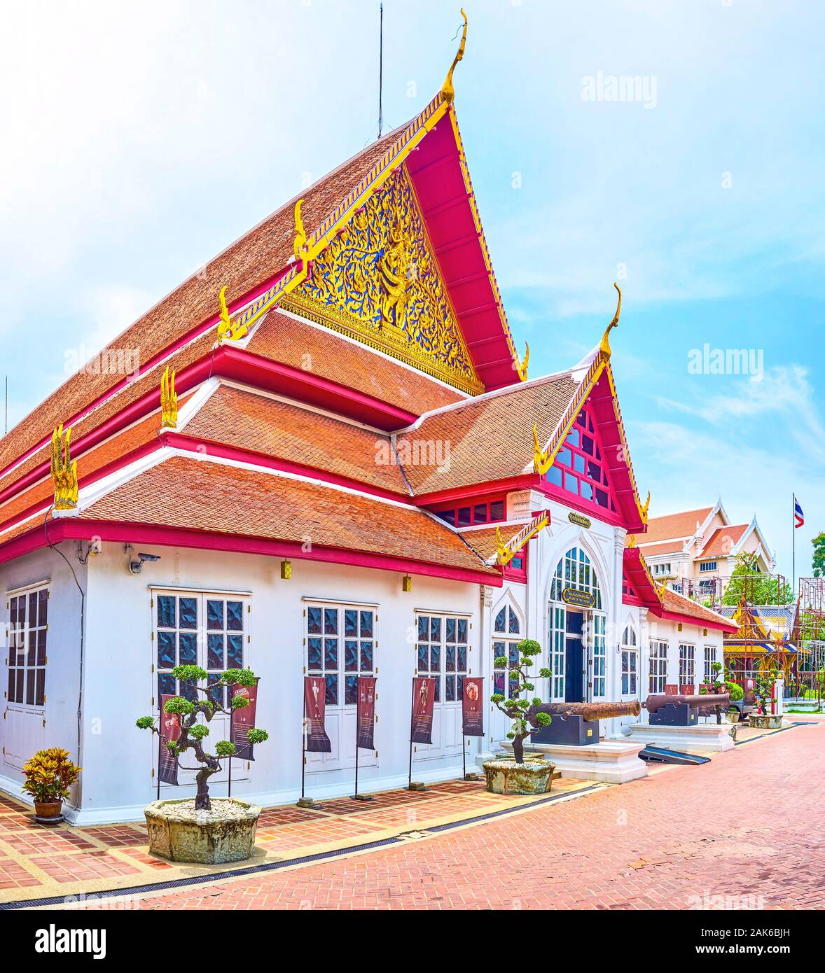 BANGKOK, Tailandia - 15 Aprile 2019: Il Siwamokkhaphiman Hall è il più antico edificio nel Museo Nazionale di complesso con esposizione di arte antica artifac Foto Stock