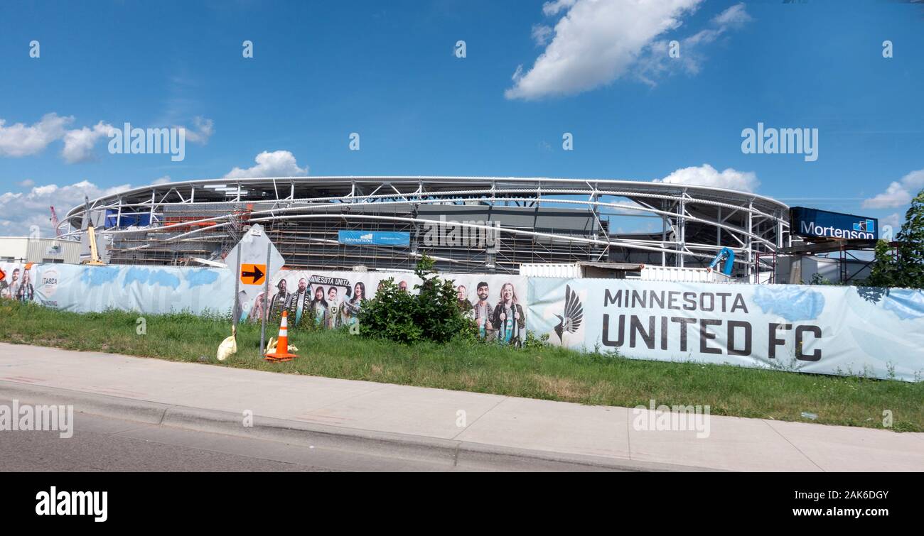 Foto della ventola sulla recinzione che circonda il campo di Allianz in costruzione, casa del Minnesota United FC di Major League Soccer. St Paul Minnesota MN USA Foto Stock