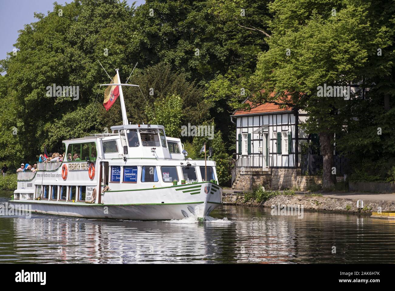 Muelheim/Ruhr: Ruhrschifffahrt Weisse flotte, Ausflugsschiff auf der Ruhr, Ruhrgebiet | Utilizzo di tutto il mondo Foto Stock
